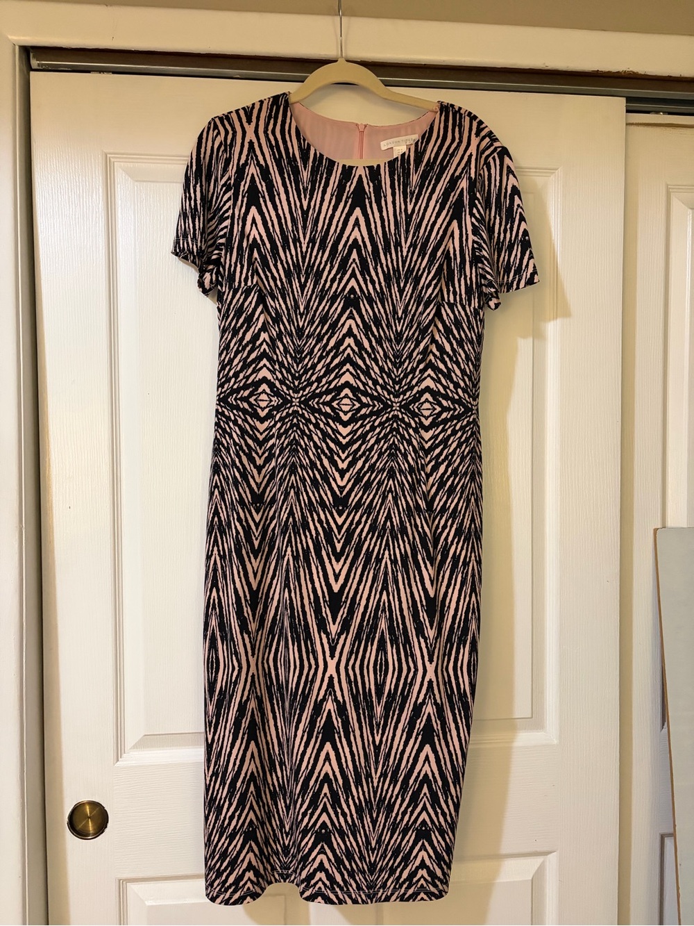 Women's Short-Sleeve Lined Dress Vintage and Flattering